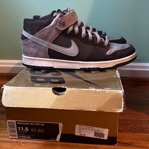 Nike SB Dunk Mid Pro